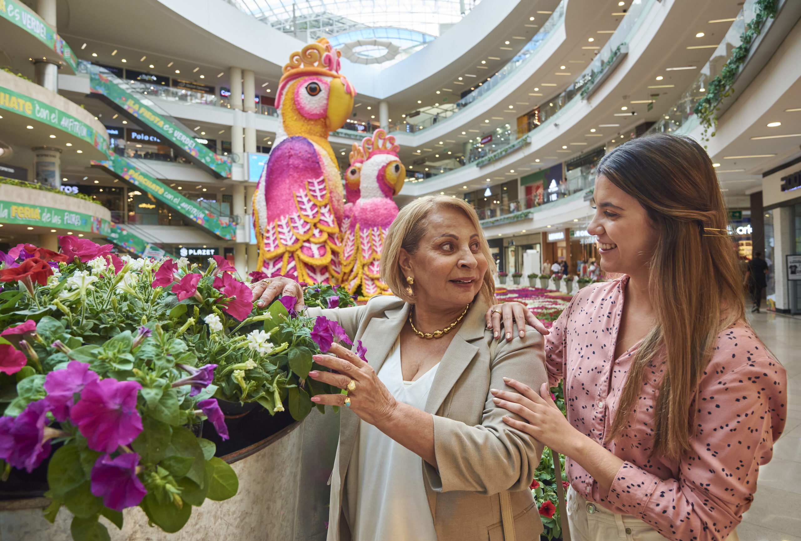 DSC8992 scaled Tapete de flores en el Centro Comercial Santafé